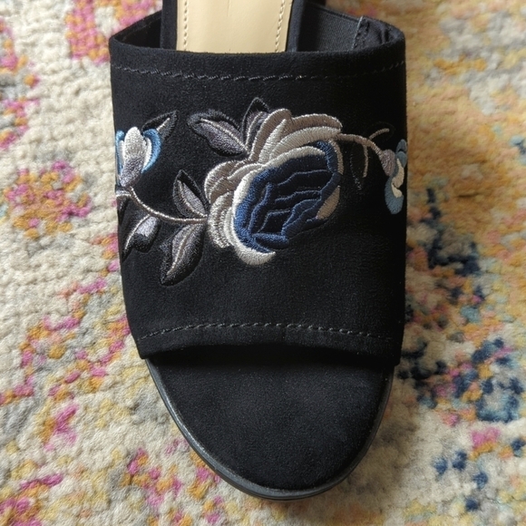 Liz Claiborne Shayla Floral Embroidered Peep Toe Slip On Block Heel Mules Black - Picture 12 of 16